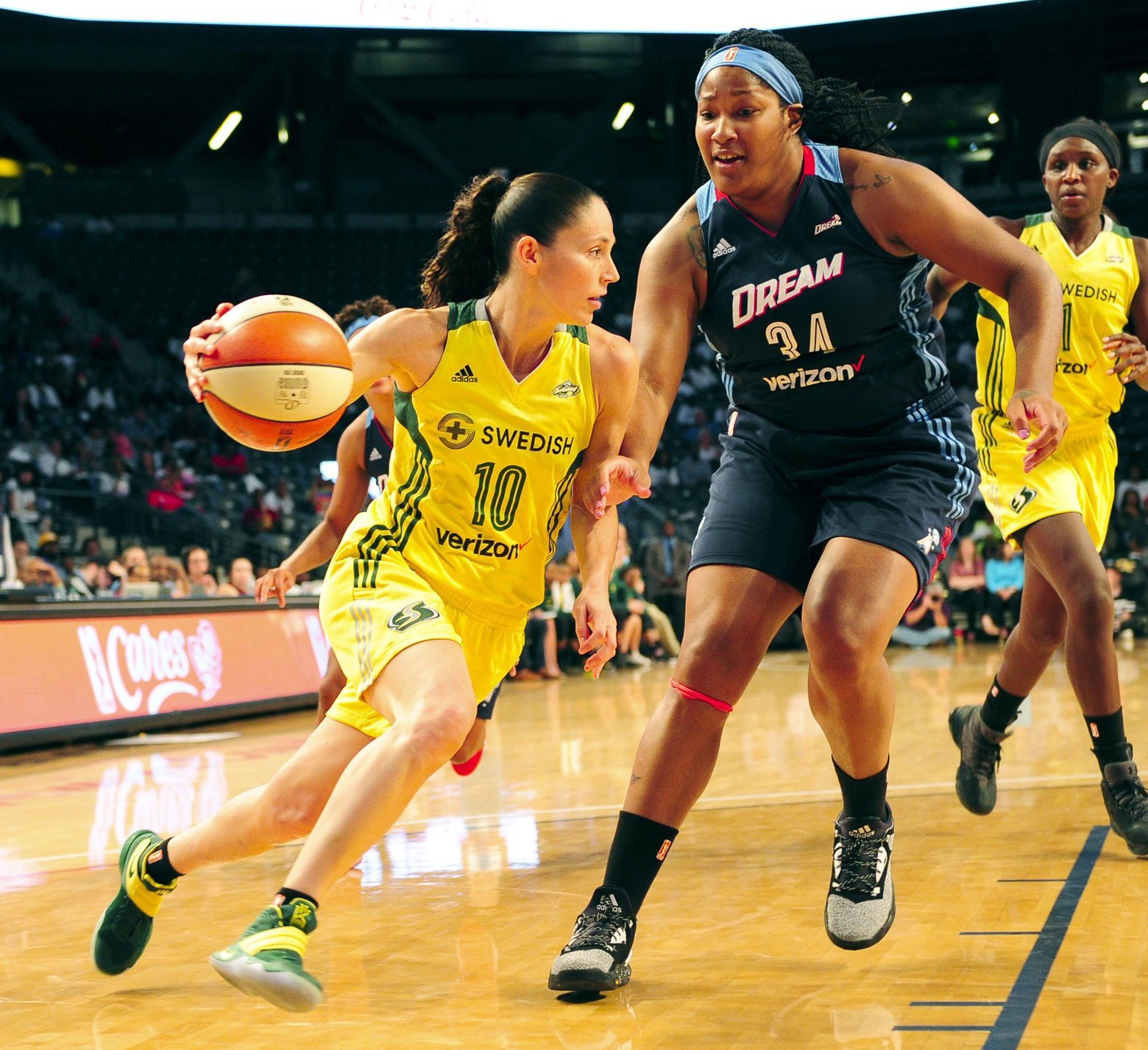 Z prvého kola play off WNBA postúpili Dream a Mercury