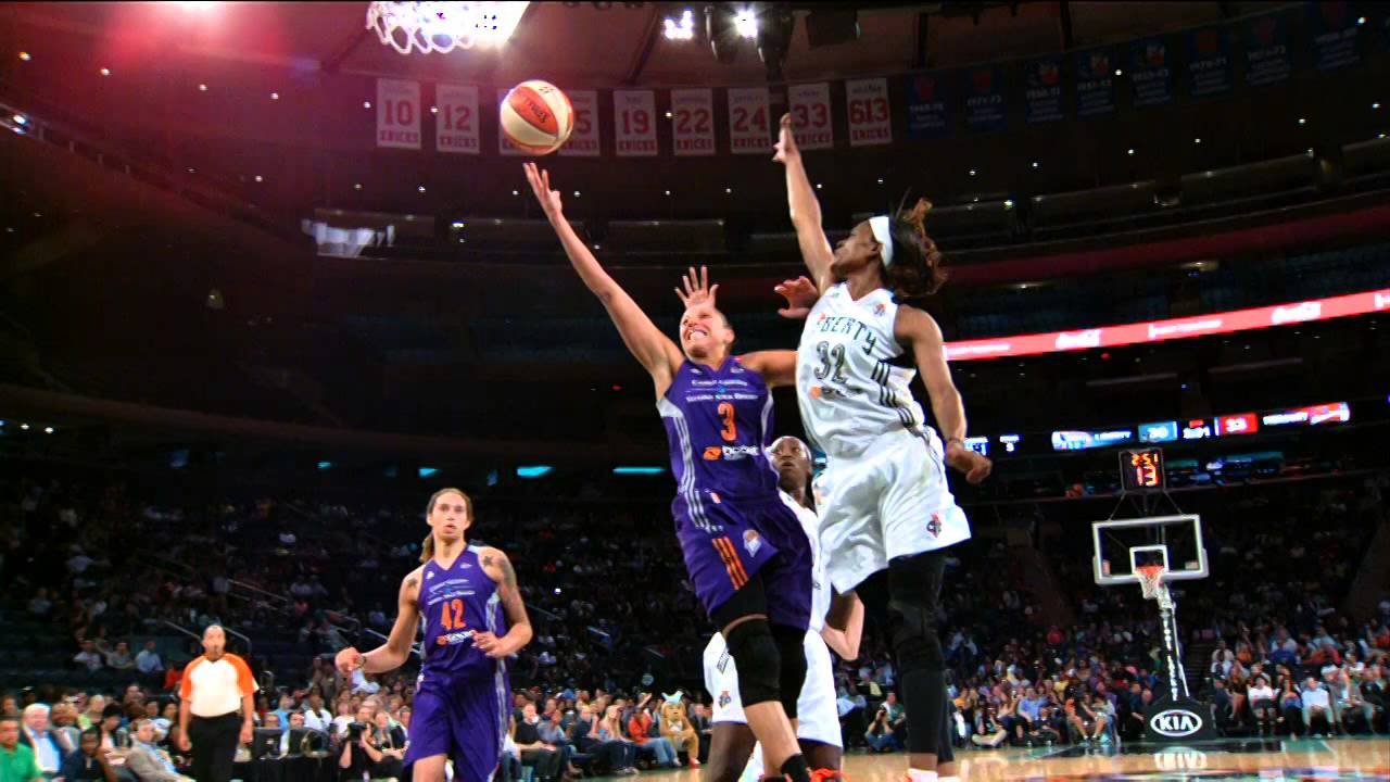 Phoenix vyhral v New Yorku a postúpili do semifinále play off WNBA