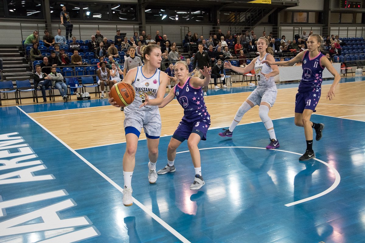 Piešťany zdolali Poprad, Slovan zvládol Bystricu