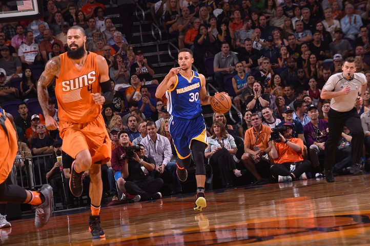 Golden State zdolalo Phoenix 106:100, Durant s Currym nastrieľali 65 bodov