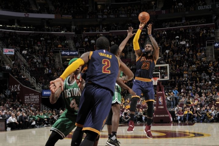 Cleveland vyhral aj piaty zápas v novej sezóne, Boston zdolal 128:122