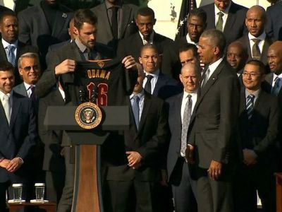Obama prijal v Bielom dome šampiónov z Clevelandu, vyzdvihol Jamesov prínos