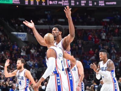 Embiid potiahol Sixers k prvej výhre, James prekonal Bryantov rekord