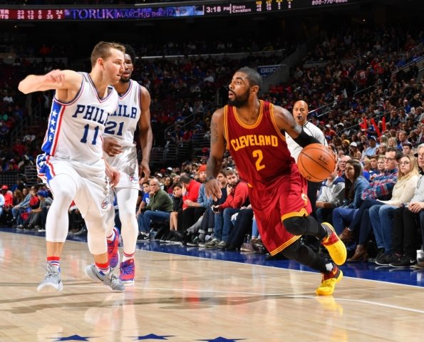 Cleveland zvíťazil vo Philadelphii, 39 bodov Irvinga, triple-double Jamesa