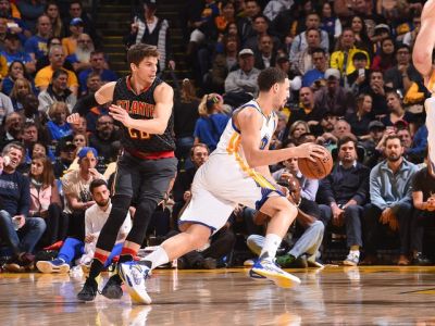 Golden State s 12. víťazstvom za sebou, Westbrook má priemer triple-double