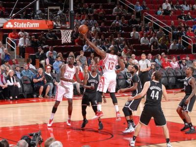 Houston zdolal Brooklyn 122:118 a pripísal si siedmy triumf za sebou