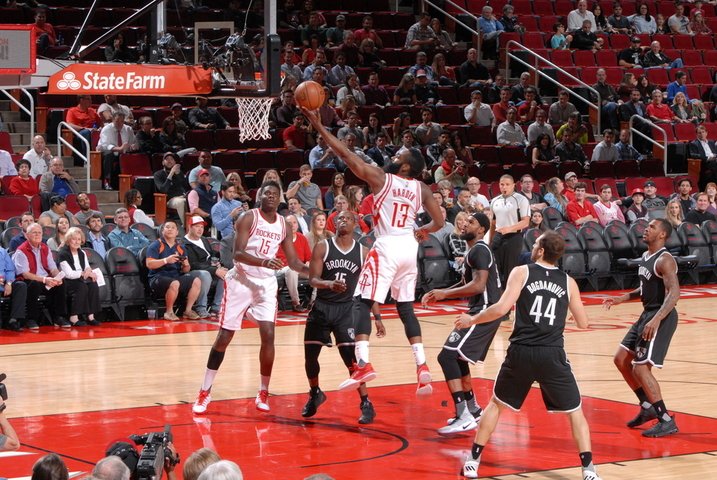 Houston zdolal Brooklyn 122:118 a pripísal si siedmy triumf za sebou