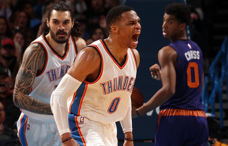 Westbrook s 50. triple-double, s 22 asistenciami utvoril klubový rekord