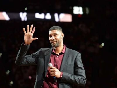 Spurs natiahli víťaznú sériu a vyvesili Duncanov dres