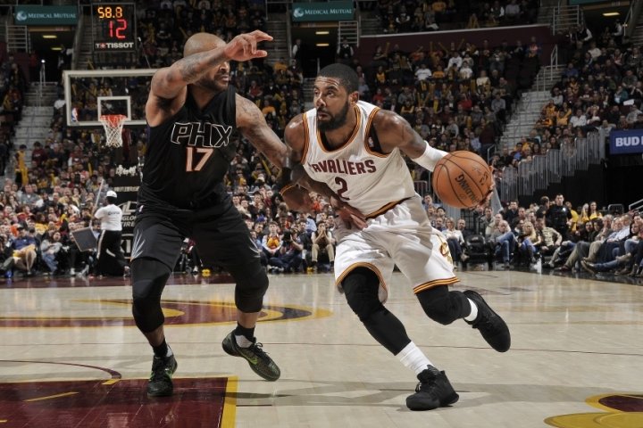 Cleveland zdolal Phoenix 118:103, James bol blízko triple double