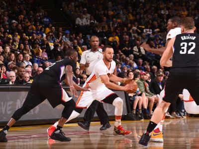 Warriors deklasovali LA Clippers, lídrom 43-bodový Curry