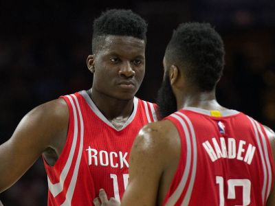 Ako dieťa sníval vo Švajčiarsku o futbale, dnes patrí k naj talentom NBA