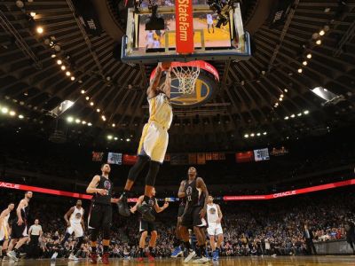 Triumf Golden State nad LA Clippers režíroval 35-bodový Curry