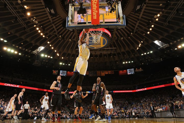 Triumf Golden State nad LA Clippers režíroval 35-bodový Curry