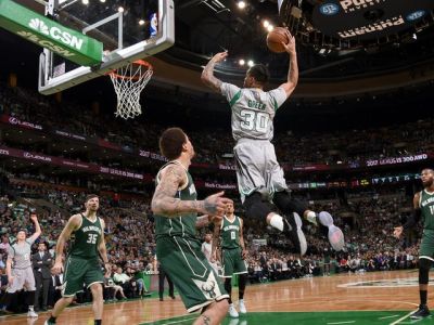 Boston z prvého miesta, do play-off aj Indiana a Chicago