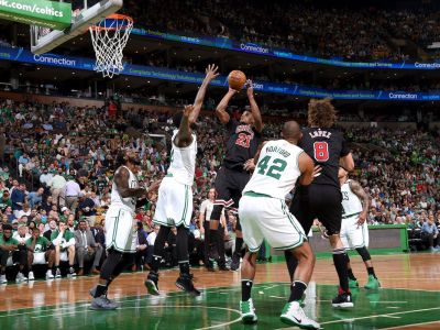 Boston prehral aj druhý zápas, Chicago v trháku