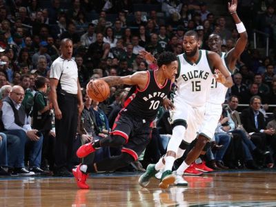 Toronto premárnilo 25-bodový náskok, ale postúpilo do semifinále
