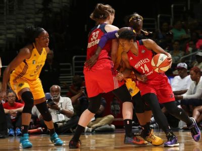 Sparks porazili Mystics, Kristi Toliver s 15 bodmi