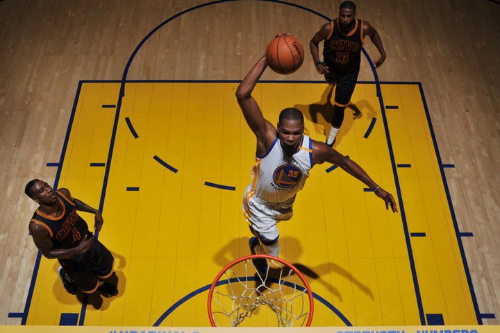 Hviezdou prvého finále NBA bol Durant, vydrží mu však športová forma?