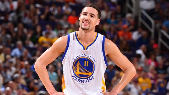 Cleveland zradila trojková streľba, v obrane sa predviedol Klay Thompson
