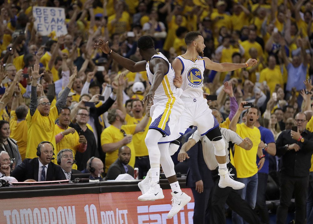 Golden State bolo tímovejšie, lepšie bránilo a malo jedinečnú ofenzívu