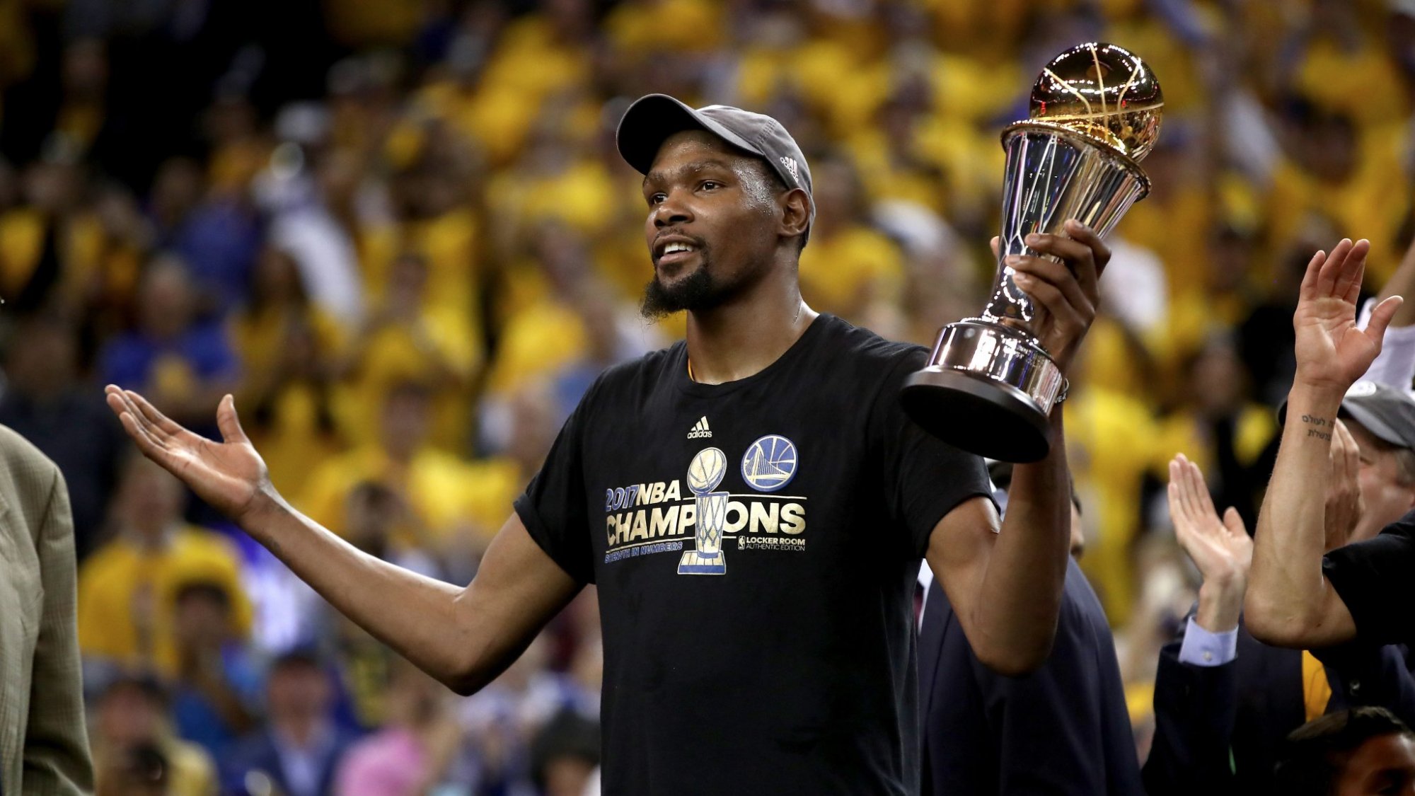 Kevin Durant má konečne titul a zaslúžene získal cenu MVP, ale…