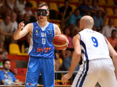 Chlapec v maske žiaril aj v Bratislave. Slovákov obral o postupový sen