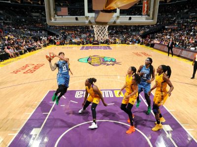 Sparks ohrozujú Lynx na čele WNBA