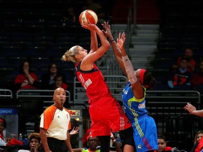 Mystics a Mercury postúpili do štvrťfinále play off WNBA