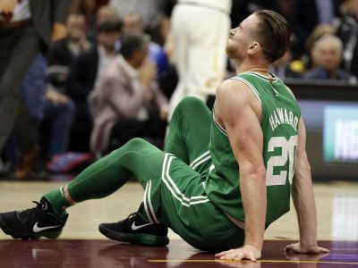 Otváraciu noc NBA poznačilo hrôzostrašné zranenie