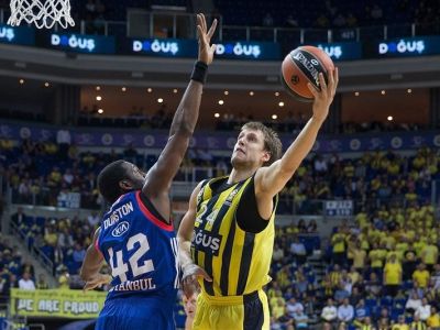 V istanbulskom derby Fenerbahce porazilo Anadolu Efes