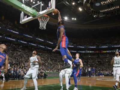 Domáce prehry Bostonu a Golden State, ôsme víťazstvo Clevelandu v sérii