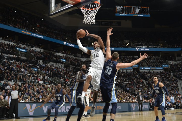 Houston potvrdil pozíciu lídra, 40-bodoví Gordon s Aldridgeom