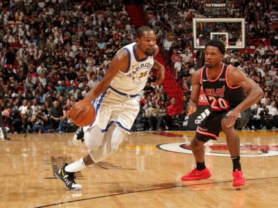Golden State aj Houston víťazne, triple-double Westbrooka