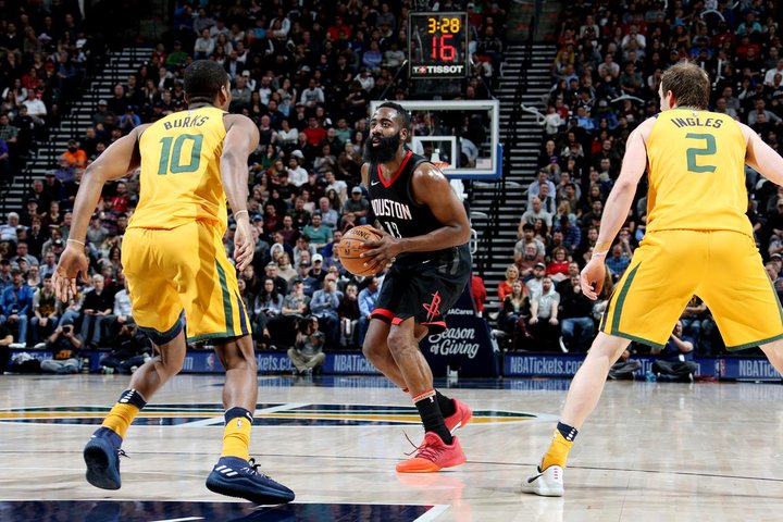Houston vyhral ôsmy zápas po sebe