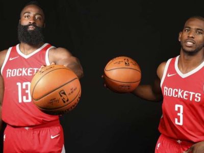 Experiment s dvoma rozohrávačmi funguje, Houston dominuje NBA