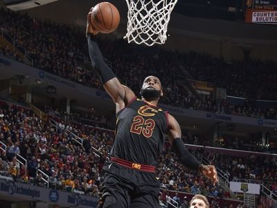 Cleveland a Toronto s víťazstvami, Boston opäť prehral