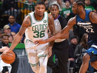 Boston aj Toronto víťazne, LA Lakers s deviatou prehrou po sebe