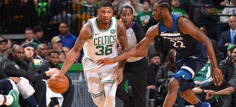 Boston aj Toronto víťazne, LA Lakers s deviatou prehrou po sebe