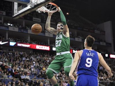 Boston v Londýne zdolal Philadelphiu, Cleveland s debaklom od Toronta