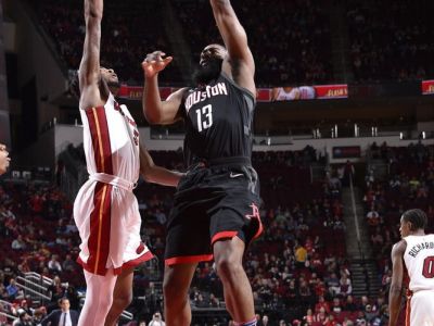 Houston zdolal Miami, Cousins ako Abdul-Jabbar