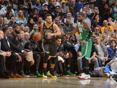 Stephen Curry 49 bodmi zostrelil trápiaci sa Boston