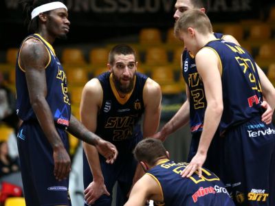 VIDEO+ONLINE: Komárno hostí Prievidzu, Levice hrajú v Handlovej