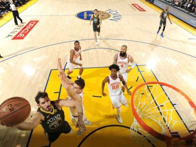 Golden State zničili Phoenix, 10. víťazstvo Utahu v sérii