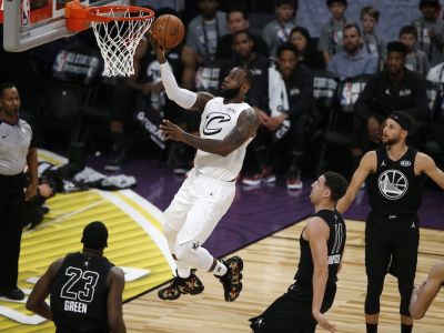 VIDEO Zápas hviezd NBA priniesol drámu, Lebronov tím zdolal tesne Curryho výber