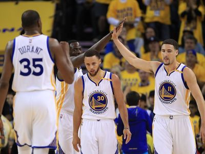 Stephen Curry blízko k návratu na palubovku, Durant s K. Thompsonom potrebujú viac času