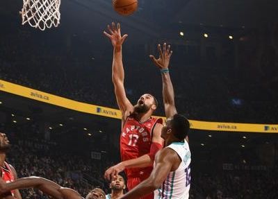 Favorizované Toronto víťazne, Milwaukee vďaka Antetokunmpovi ukončilo sériu nezdarov