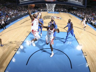 Houston vyrovnal rekordnú šnúru víťazstiev Bostonu, nezaváhalo ani Toronto