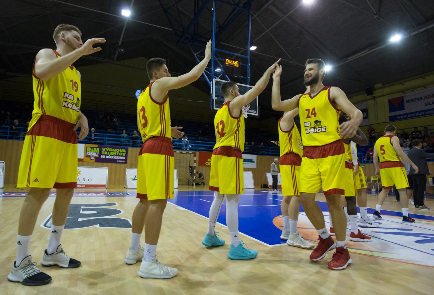 VIDEO+ONLINE: Dramatický boj o pozície pred play off. Uchránia si Košice druhé miesto?