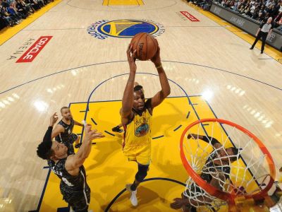 Golden State s víťazstvom nad San Antoniom, ale prišlo o Curryho